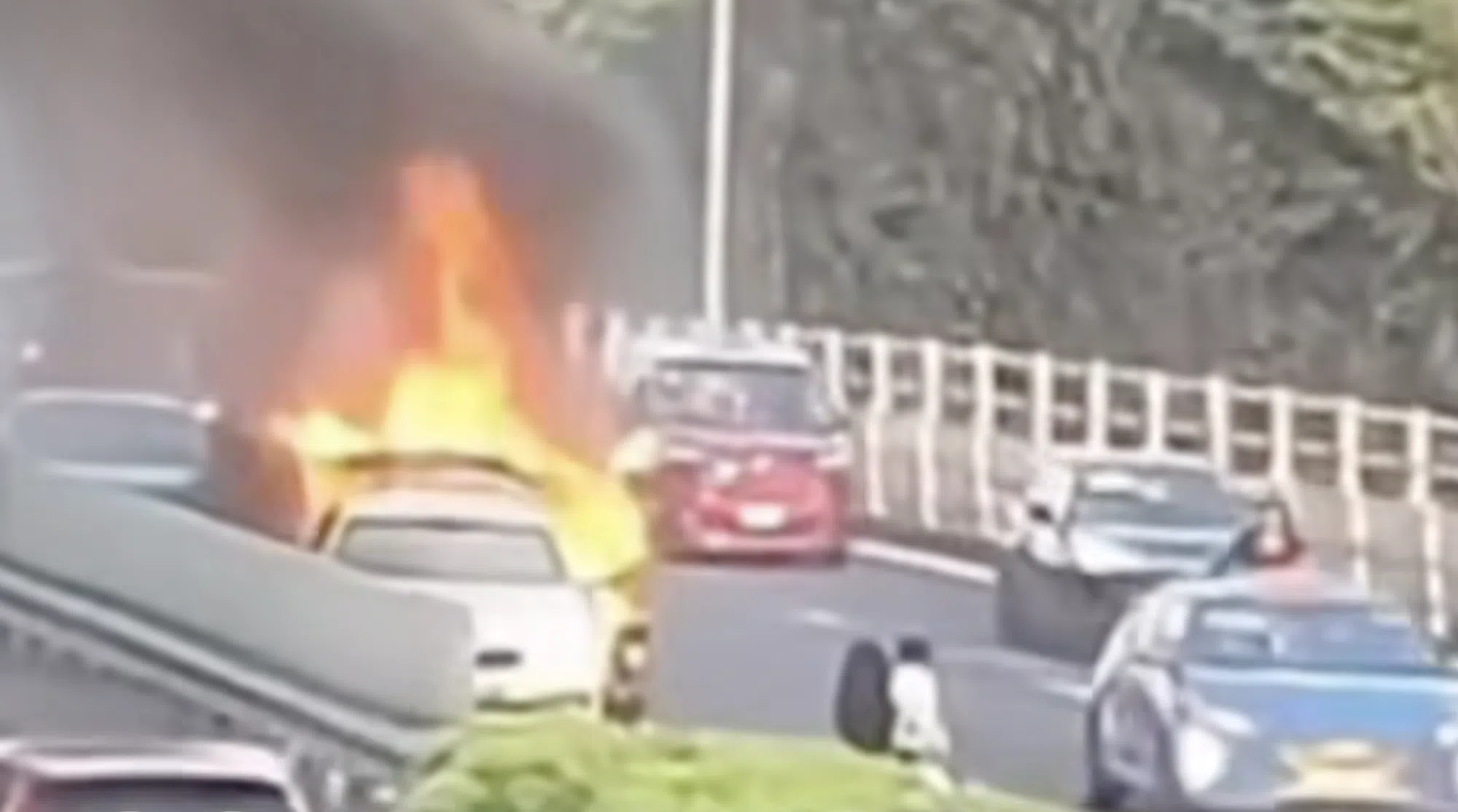 2 cars catch fire, cause morning traffic congestion on PIE